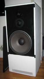 JBL2235-loudspeakers-001_enh.jpg