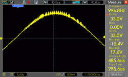 1khz signal 33v p-p zoomed to top.gif