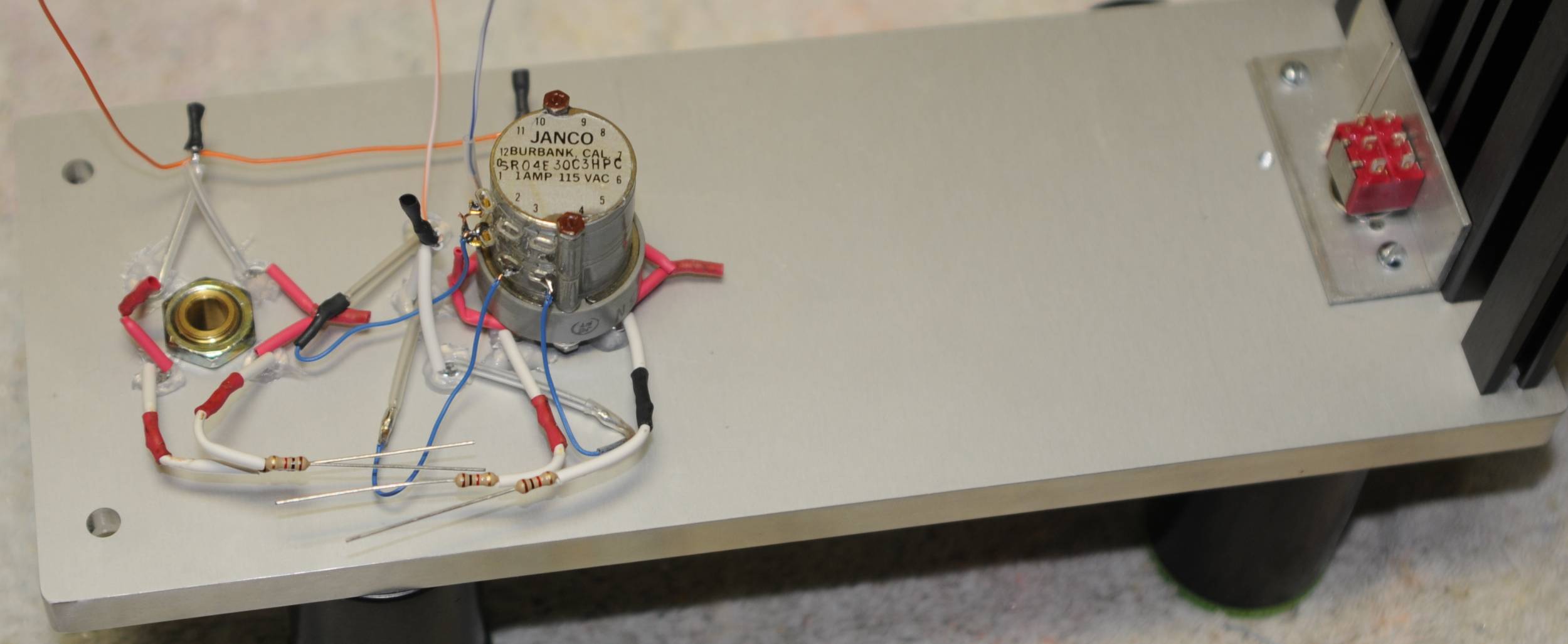 Jamie_s_Amp_-_Interior_of_Front_Panel