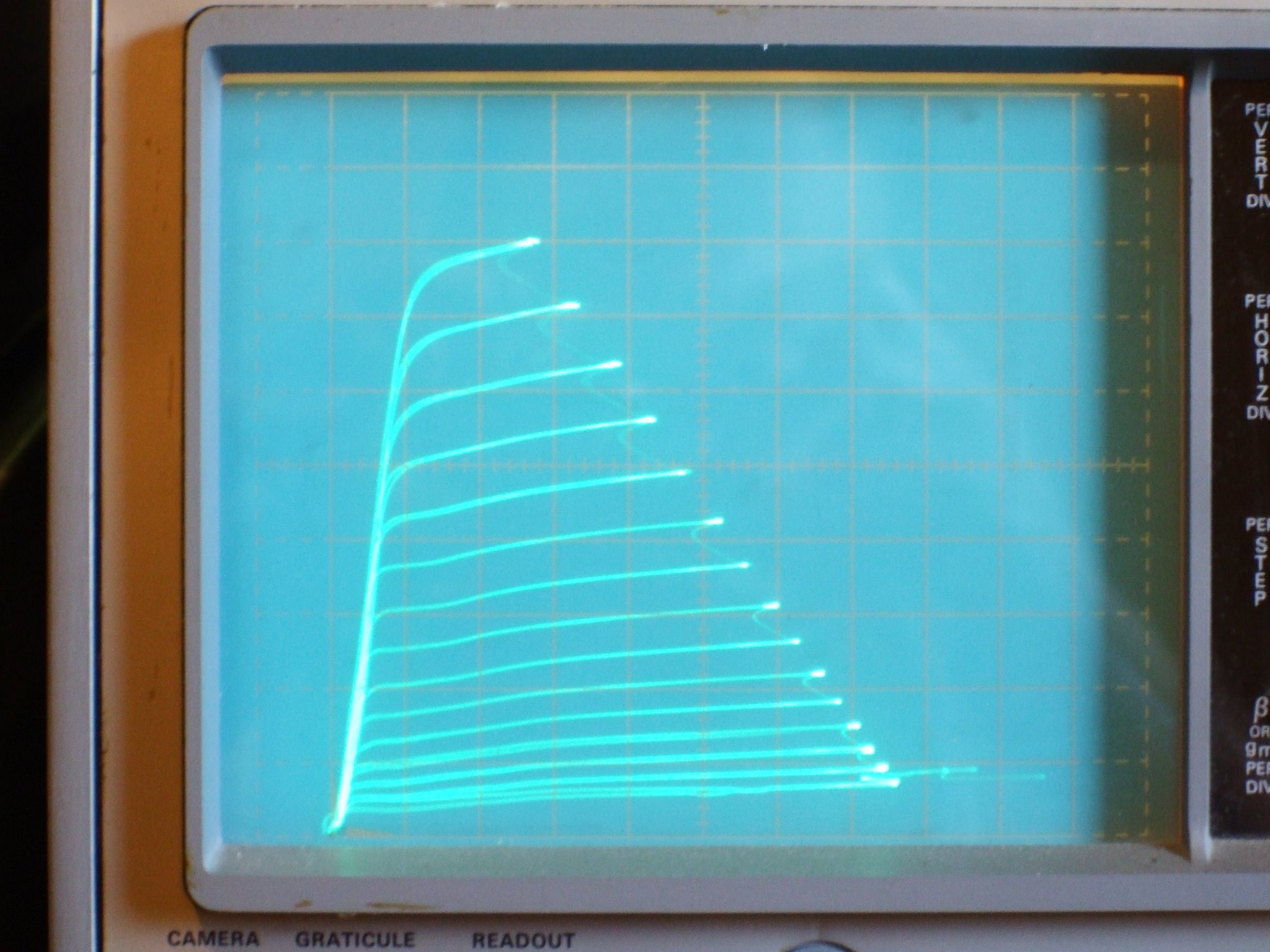 12GE5_GE_150V_2Vsteps_50Vdiv_50mAdiv.JPG