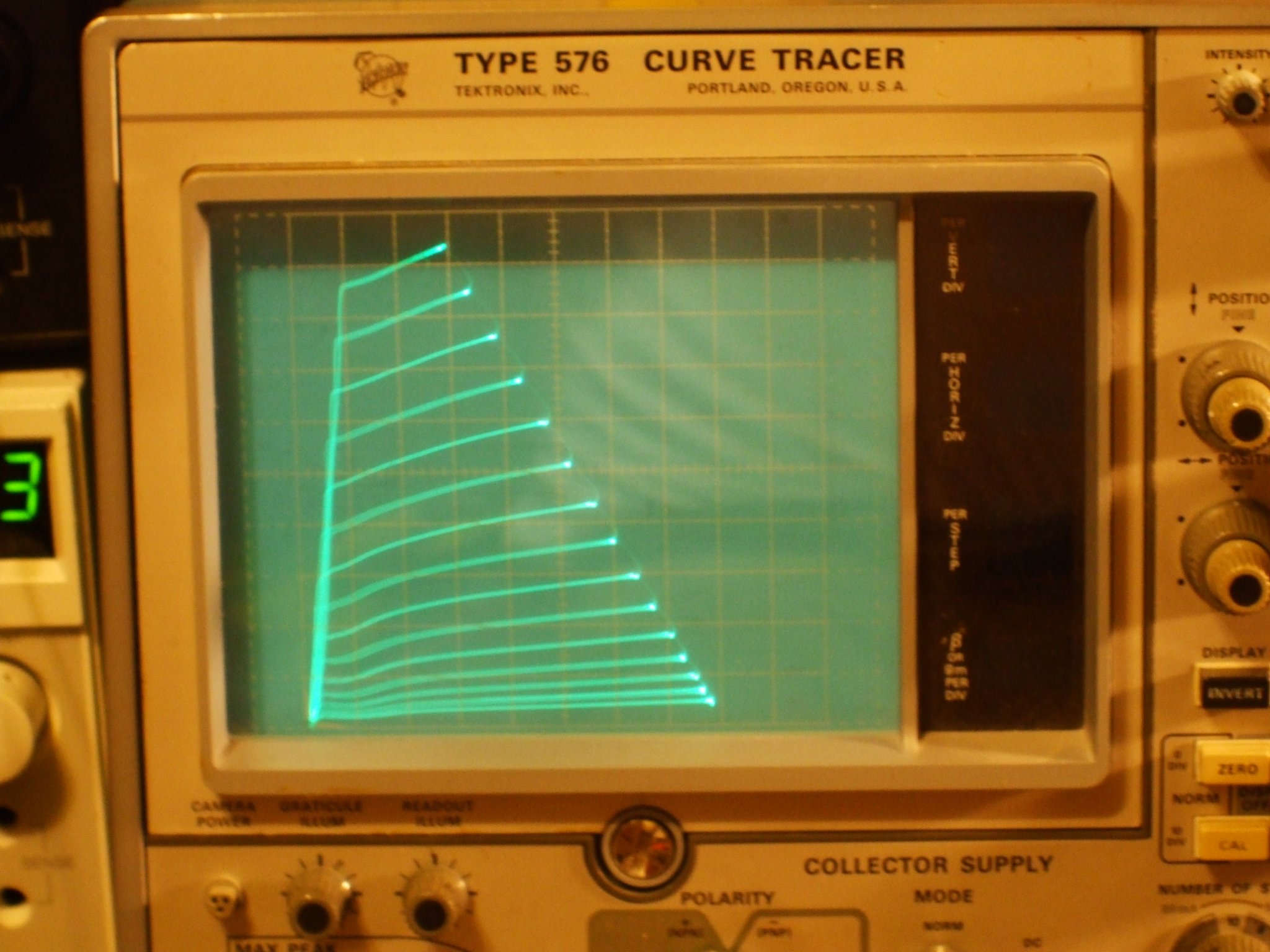 12HL7_P_50V_10mA_p2V_117V.JPG