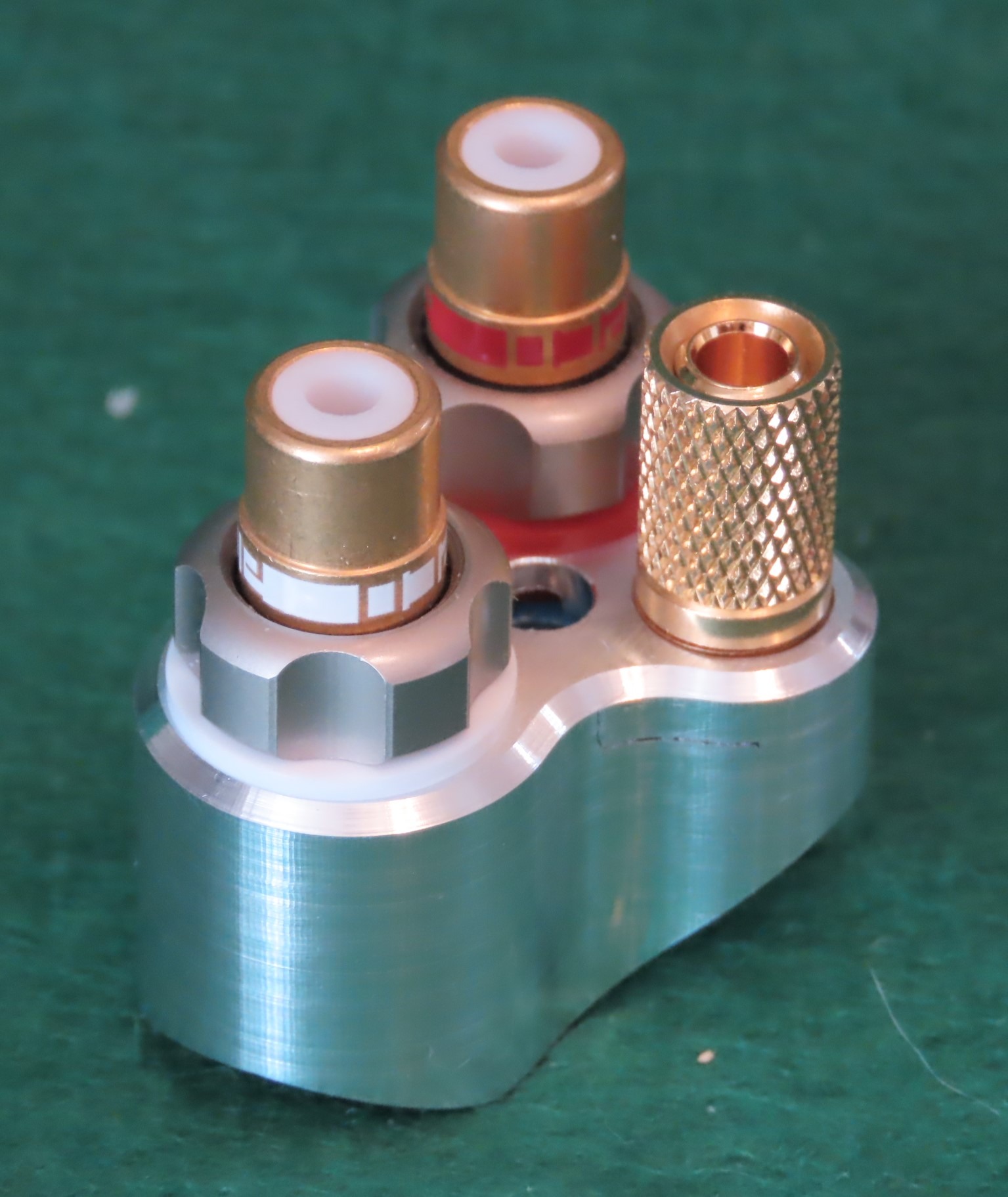 17_RCA_connector_housing_assy.jpg