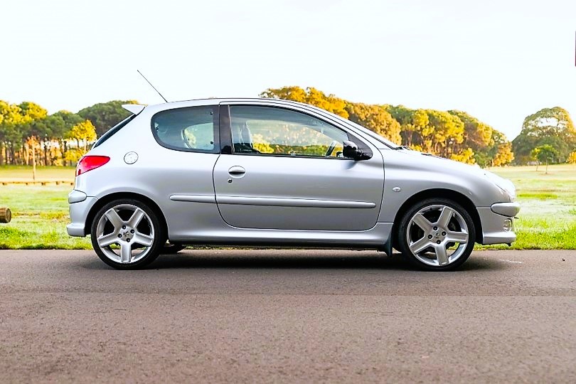 2004-peugeot-206-gti-180.jpg