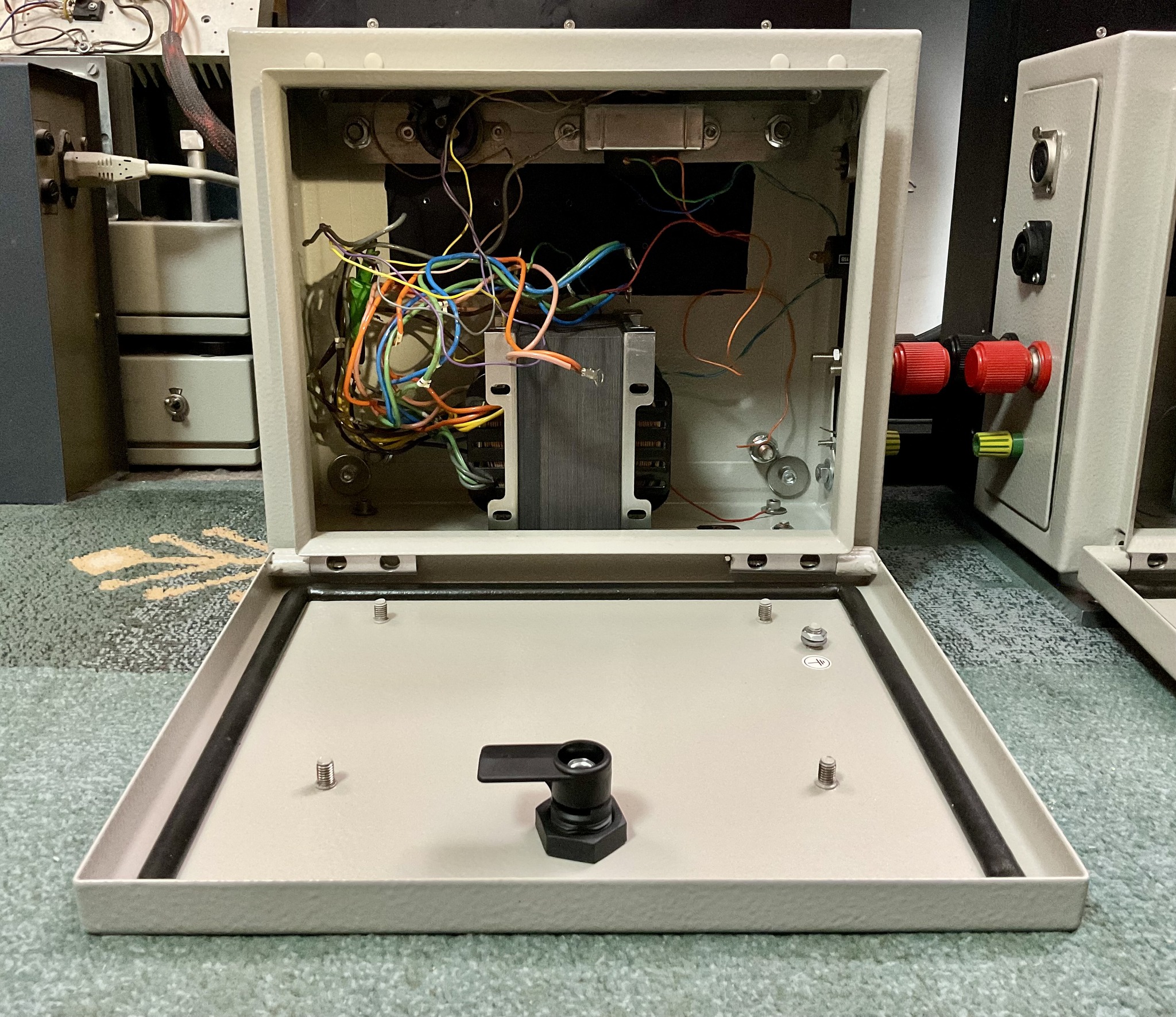 2025-Susan-New-Monobloc-Amps-Inside-1.jpg