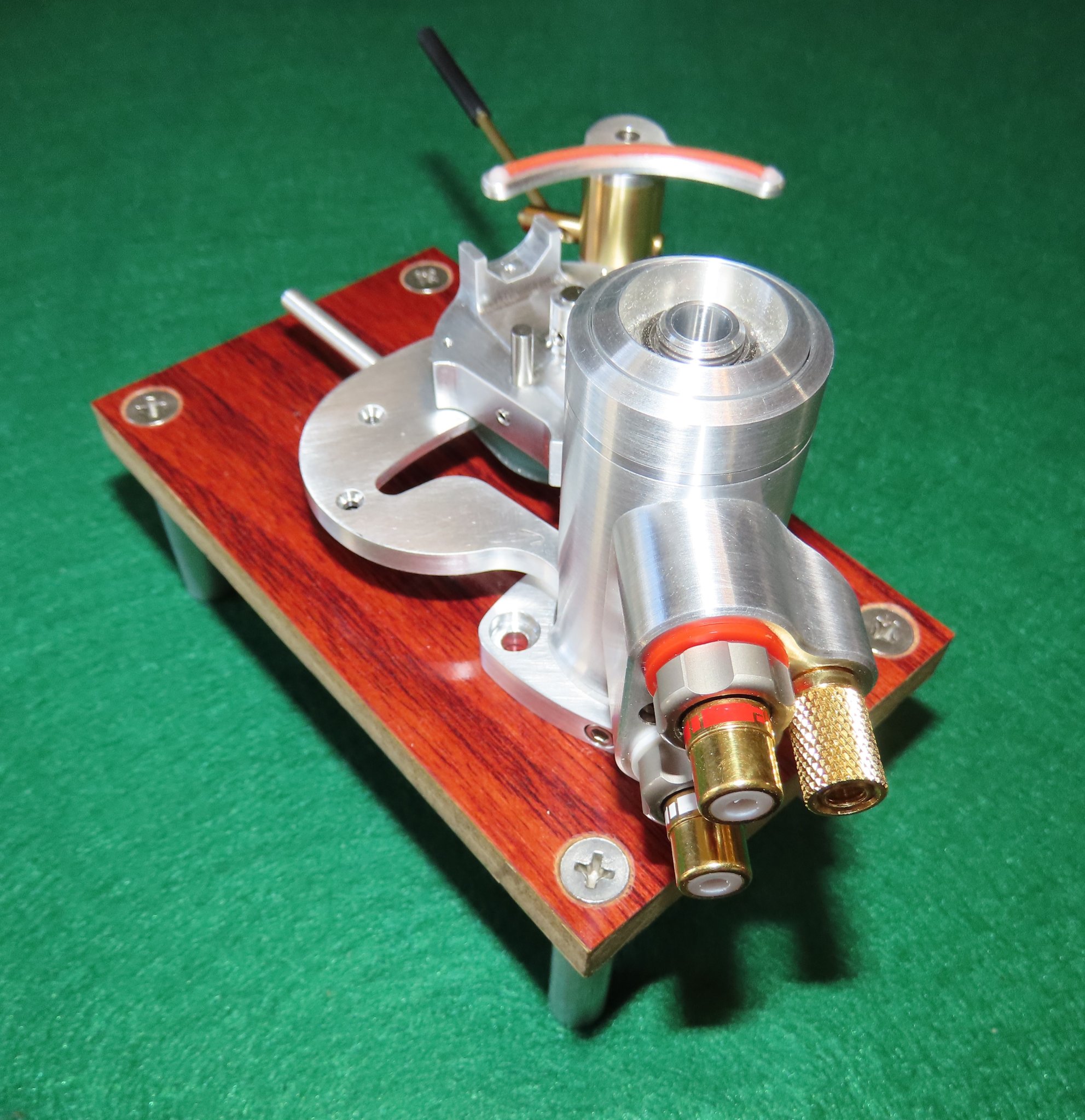 26_RCA_and_ground_sockets.jpg