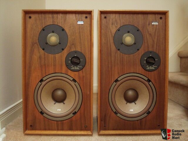 324927-63aa8154-pioneer_cse400_bookshelf_speakers.jpg