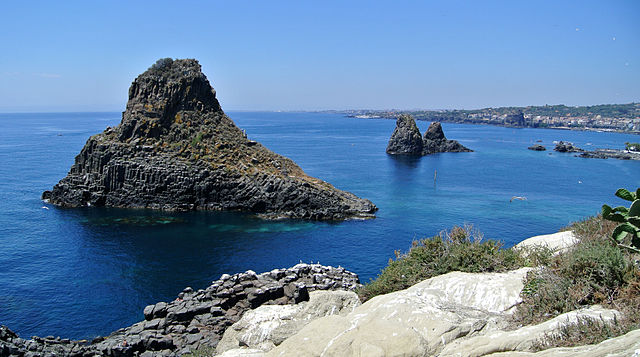 640px-Cyclopean_Isles_060413.jpg