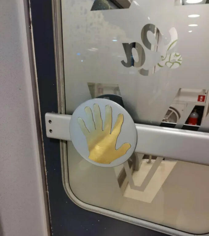 6Fingers.jpg