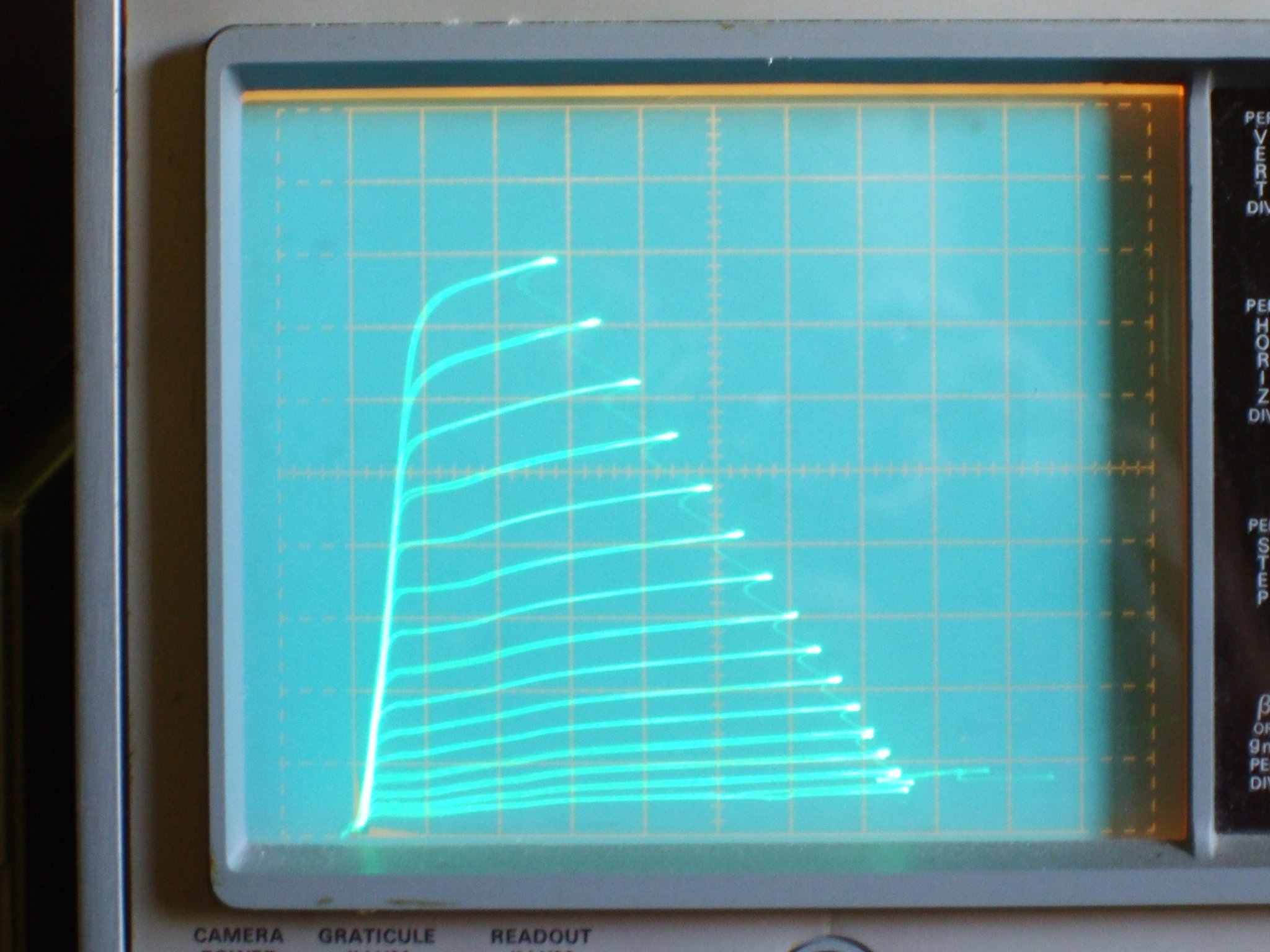 6GF5_GE2_150V_2Vsteps_50Vdiv_50mAdiv.JPG