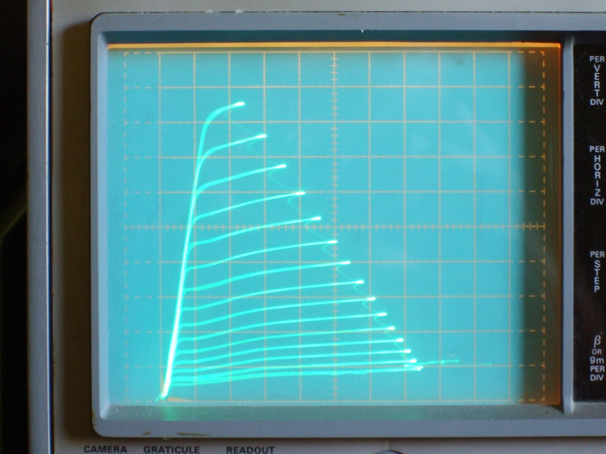 6GF5_GE_150Vg2_2Vsteps_50madiv_50Vdiv.JPG