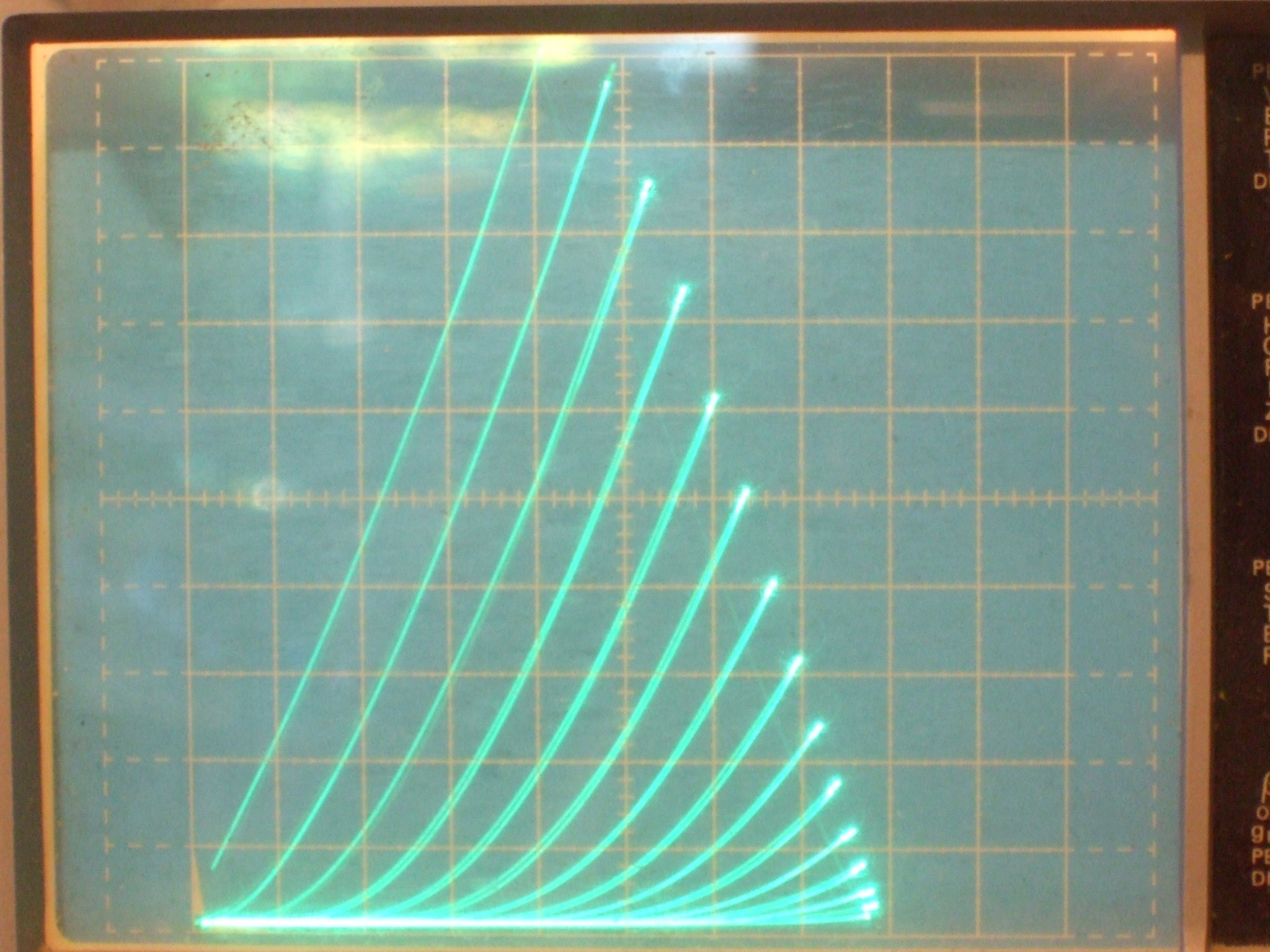 6J11_T_50V_5mA_0.5Vstep.JPG