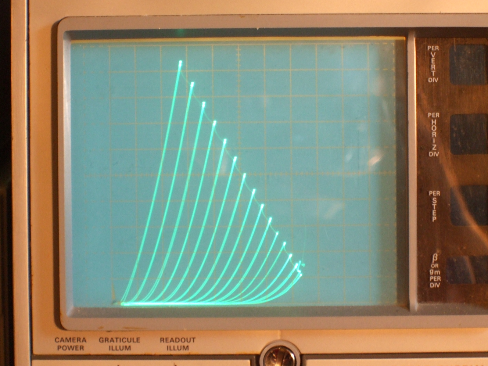 7558_10mA_50V_3Vsteps.JPG