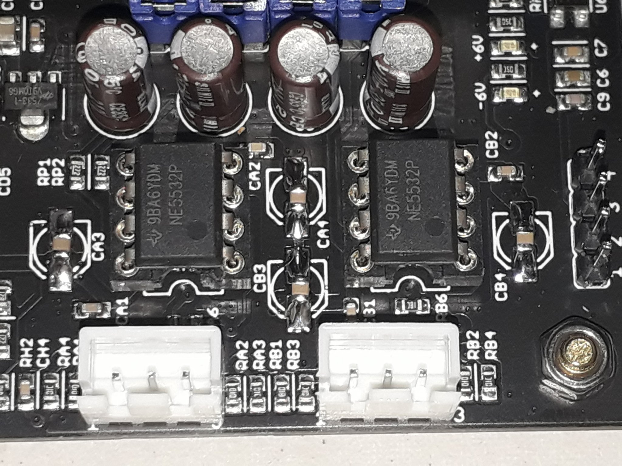 9 - Input connectors (J1 and J2).jpg