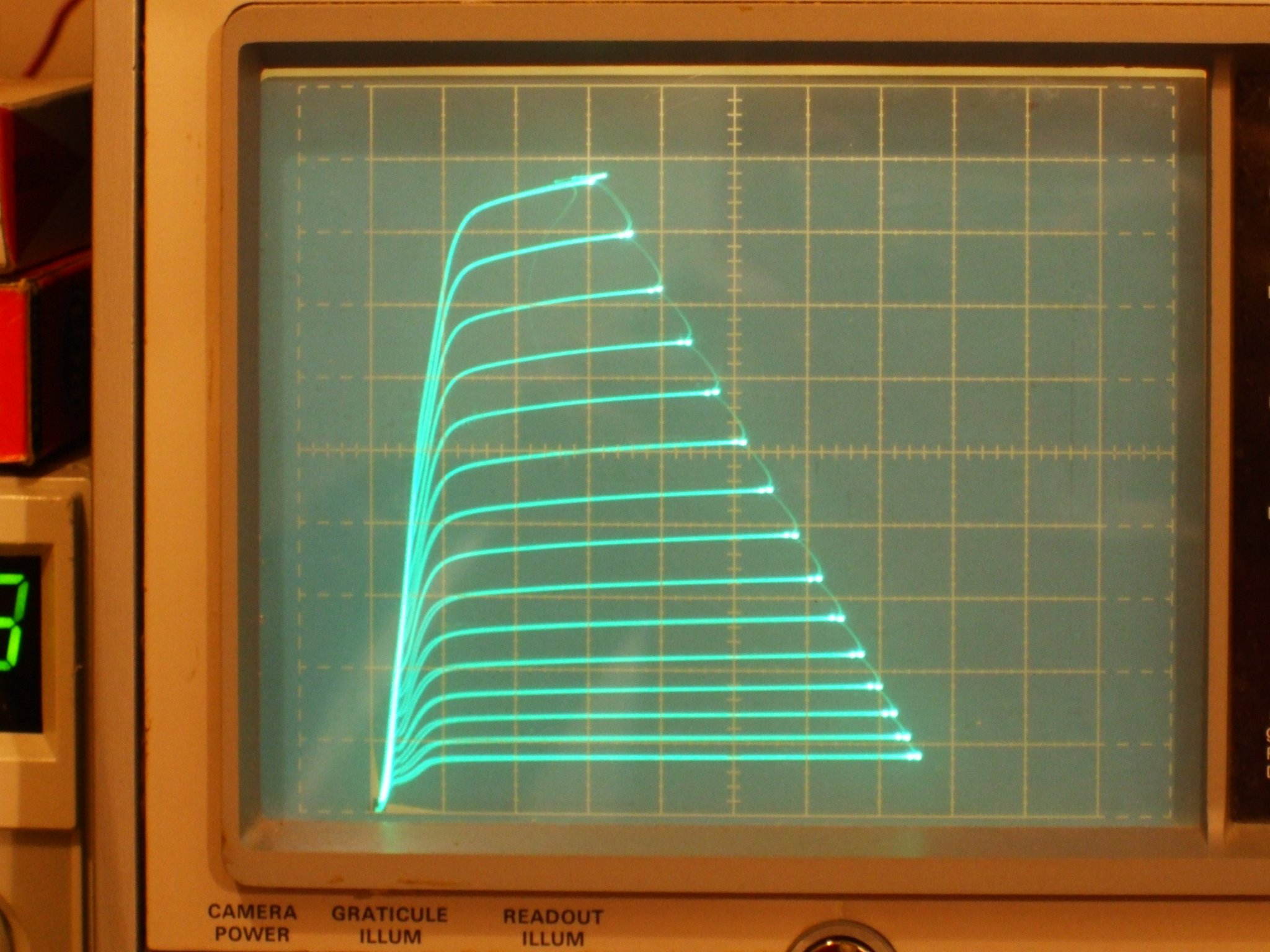 9KC6_10mA_50V__24Vg3_0.15Vstps_150Vg2.JPG