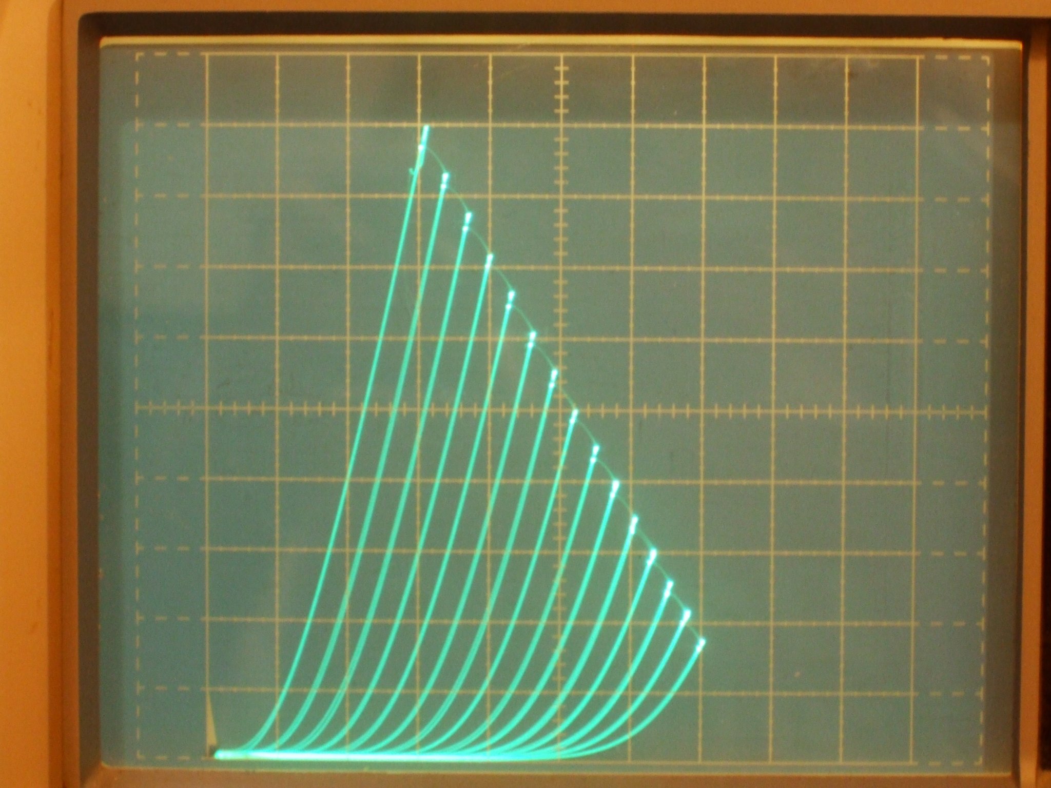9KC6_T_10mA_50V_0p4Vstps_0Vg3.JPG