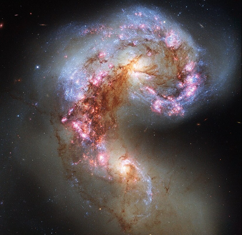 Antennae Galaxies Hubble.jpg