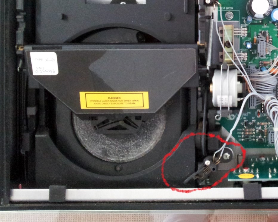 Arcam_Delta_70_sensor_switch.jpg