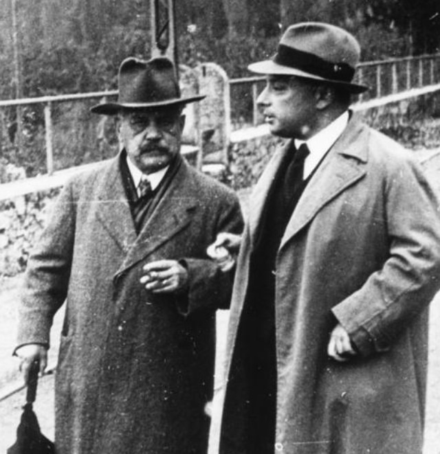 Arnold Sommerfeld and Wolfgang Pauli Geneva 137.jpg