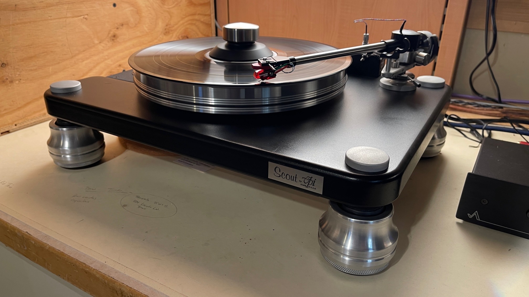 best-height-adjustable-iso-feet-for-vpi-turntable.jpg