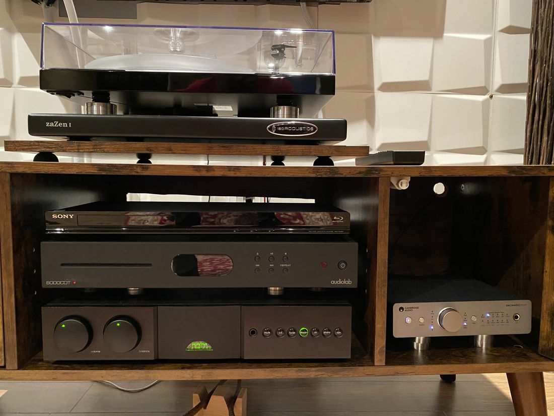 best-ISO-acoustic-feet-project-audio-carbon-debut-turntable-stop-skipping-humming.jpg