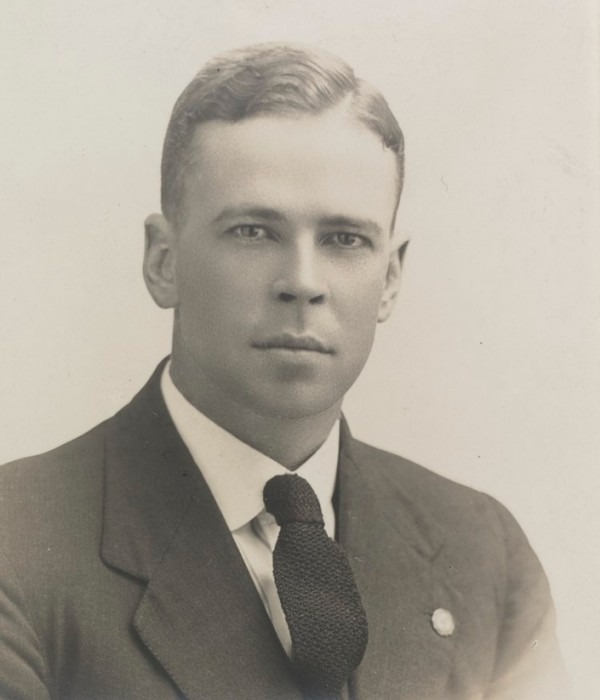 Bill Ponsford.jpg