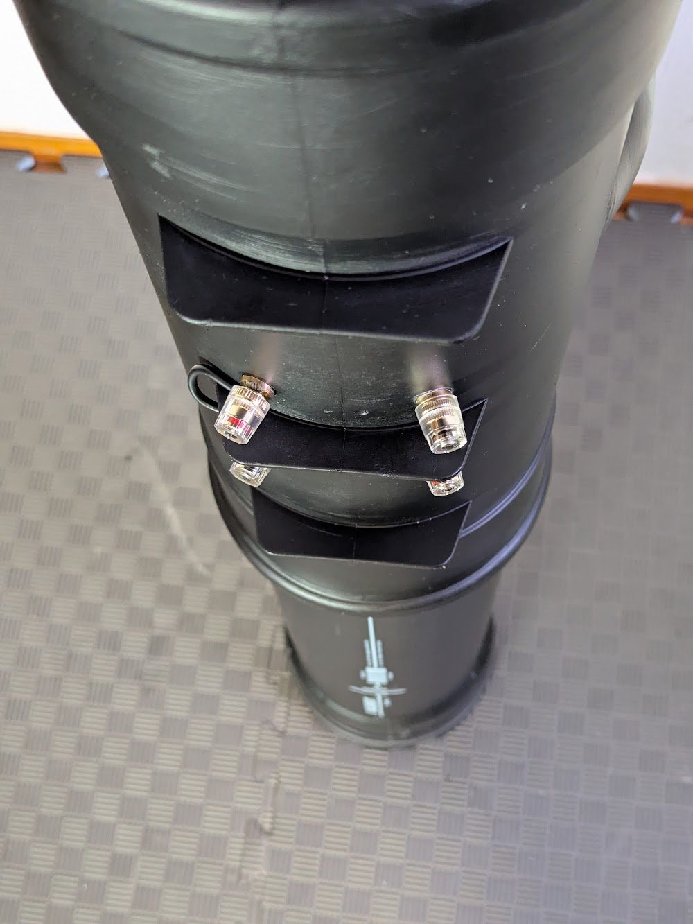 Binding posts 3.jpg