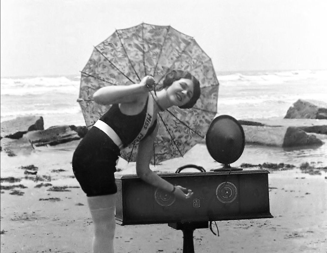 boombox 1930.jpg