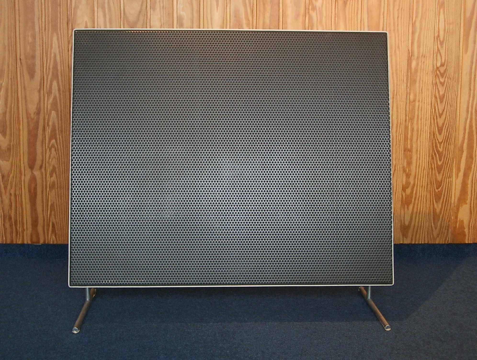 BRAUN LE1 Front.JPG