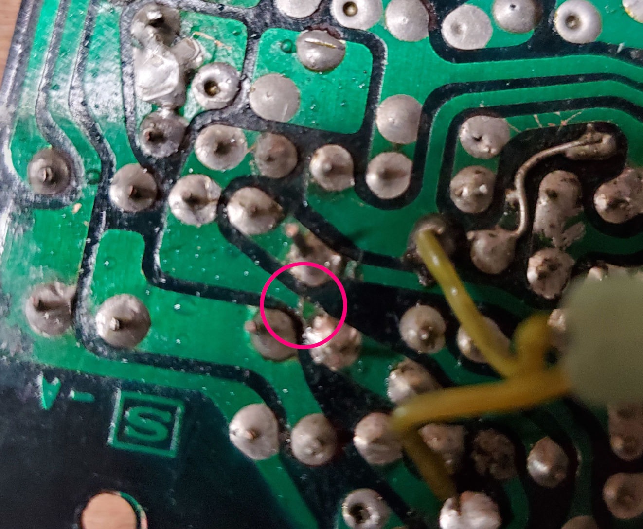 Broken_trace_C704-Q703e.jpg