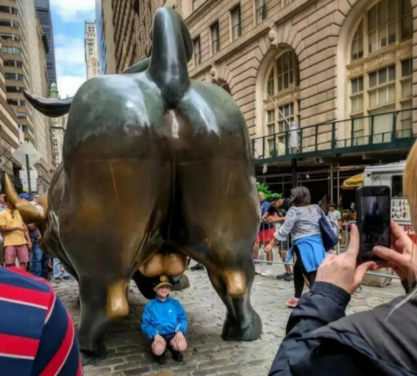 BullOnWallStreet.jpg