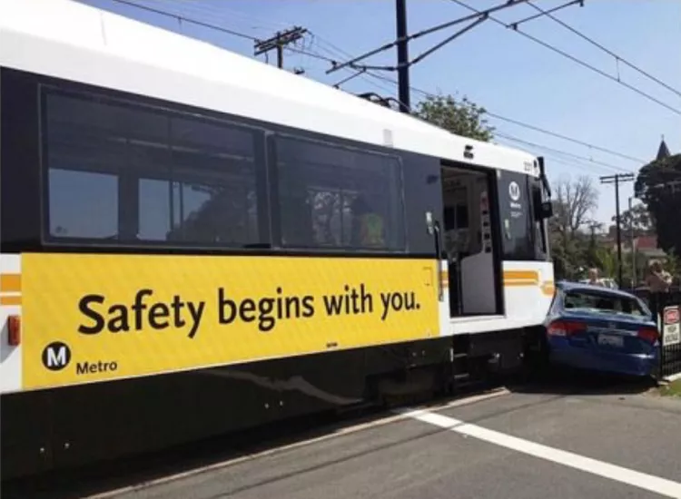 bus-589e43ec3df78c47580f668e.webp