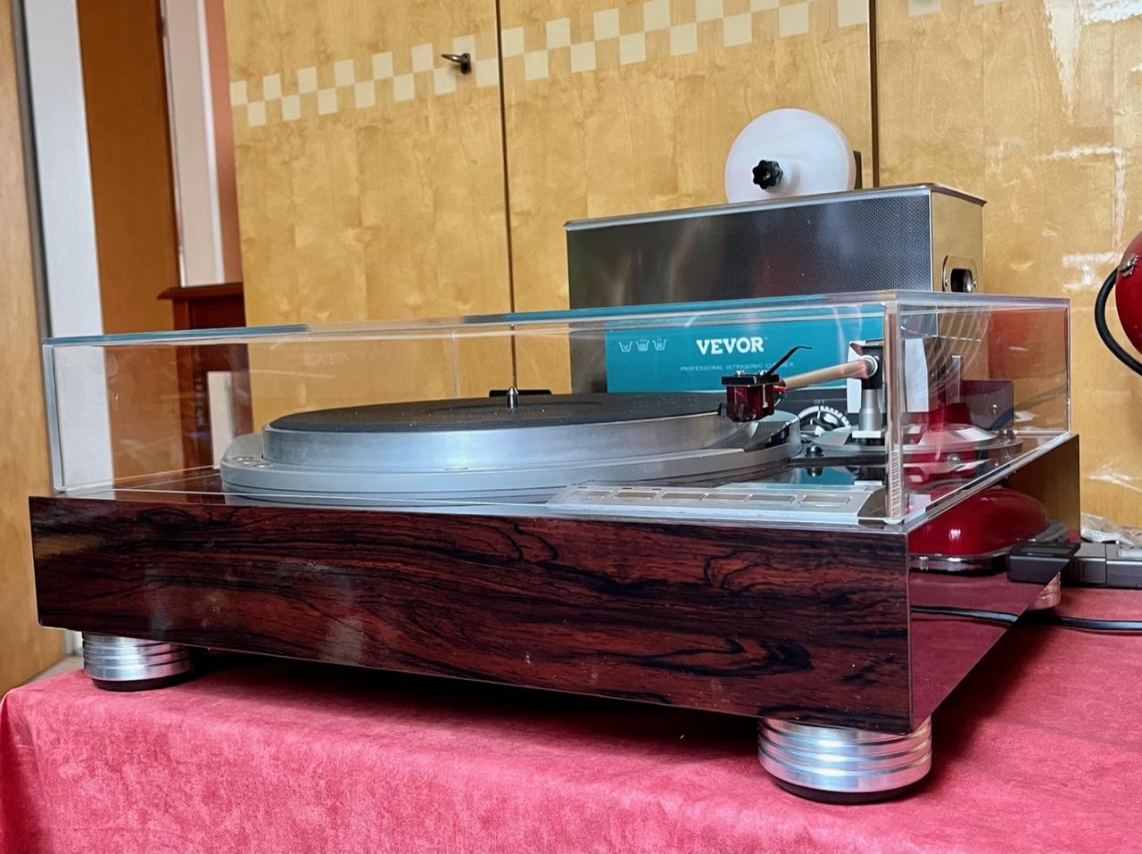 buy-new-feet-for-JVC-QL-Y55F-turntable.jpg