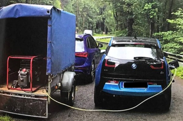 DefeatesThePurposeOfElectricCar.jpg