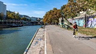 donaukanal-radfahrerin.jpg