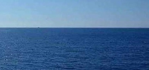 dramatic-fight-between-two-submarines.jpeg