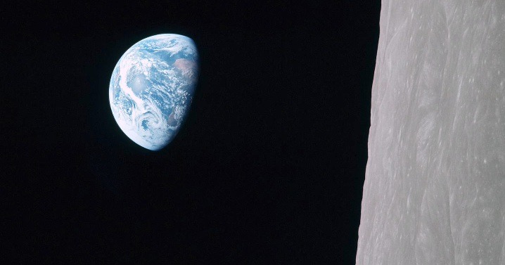 Earthrise Apollo 8 Mission.jpg