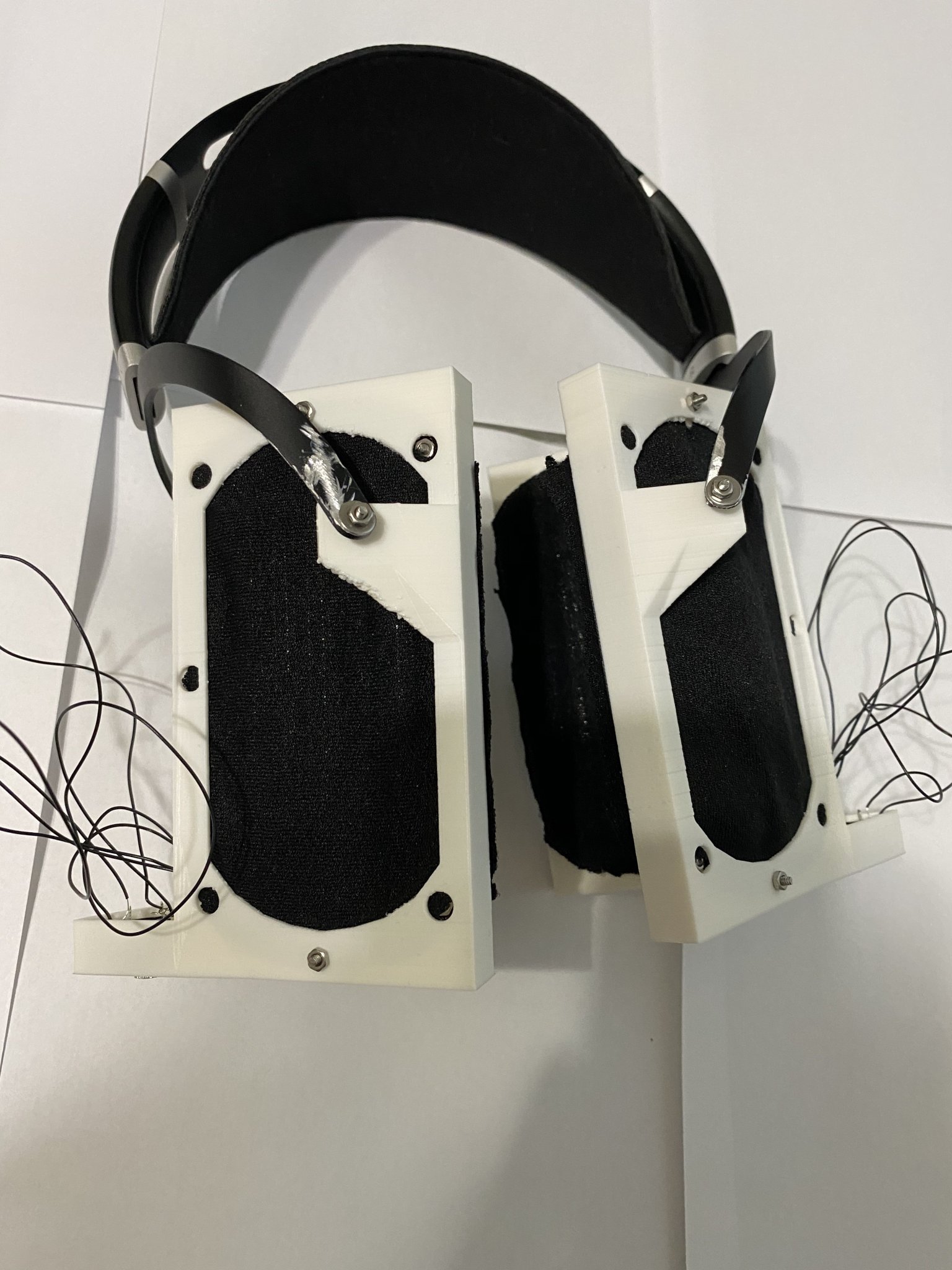 Multi clearance speaker headphones