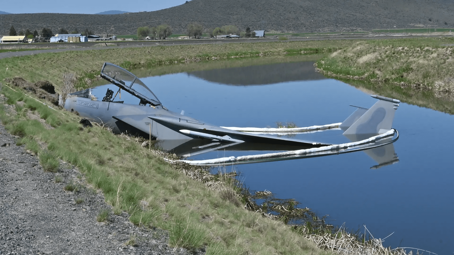 f-15d-down-in-the-canal.png