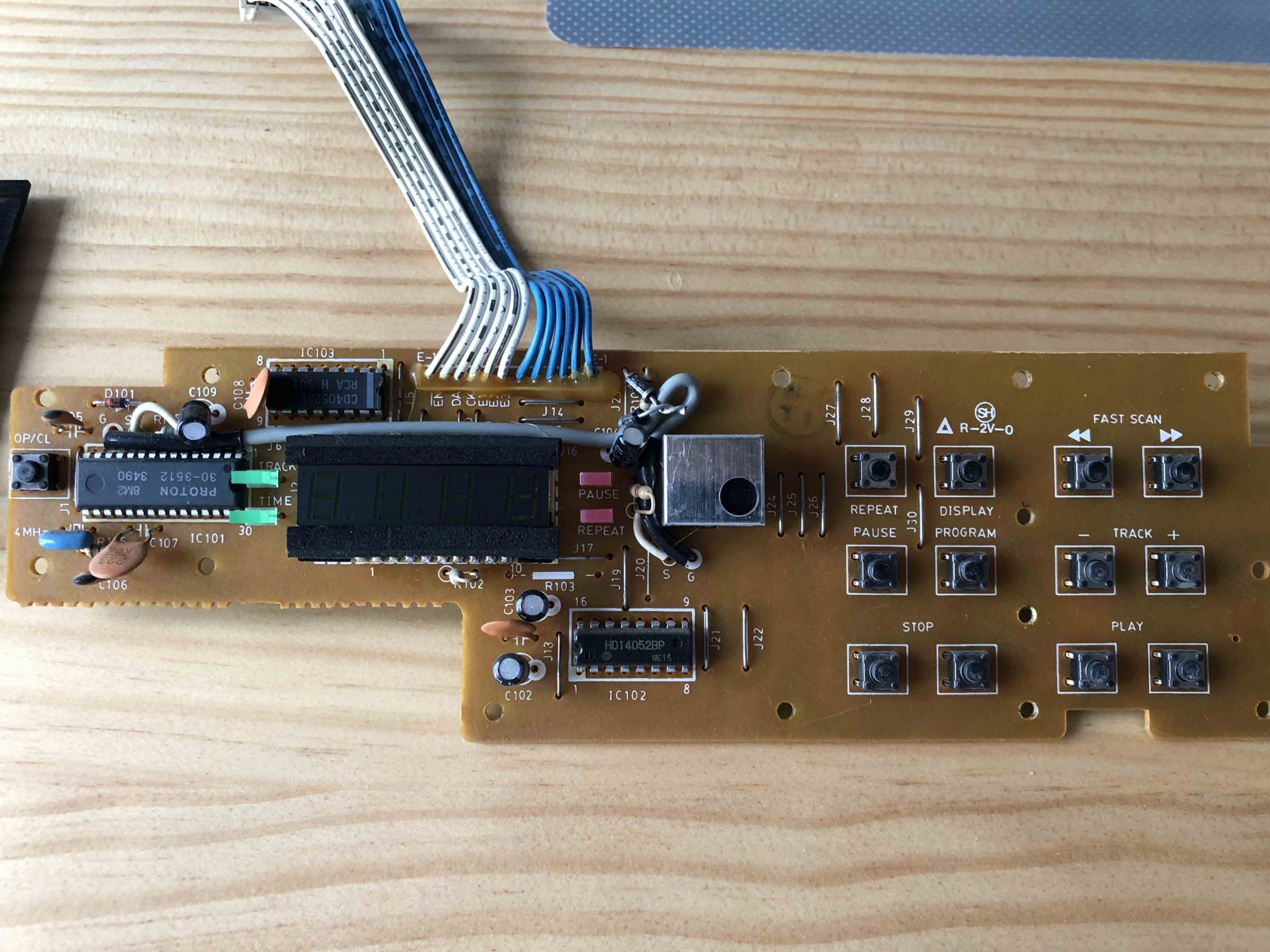 Frontal_Displa_ProtonAC300MKII.jpg