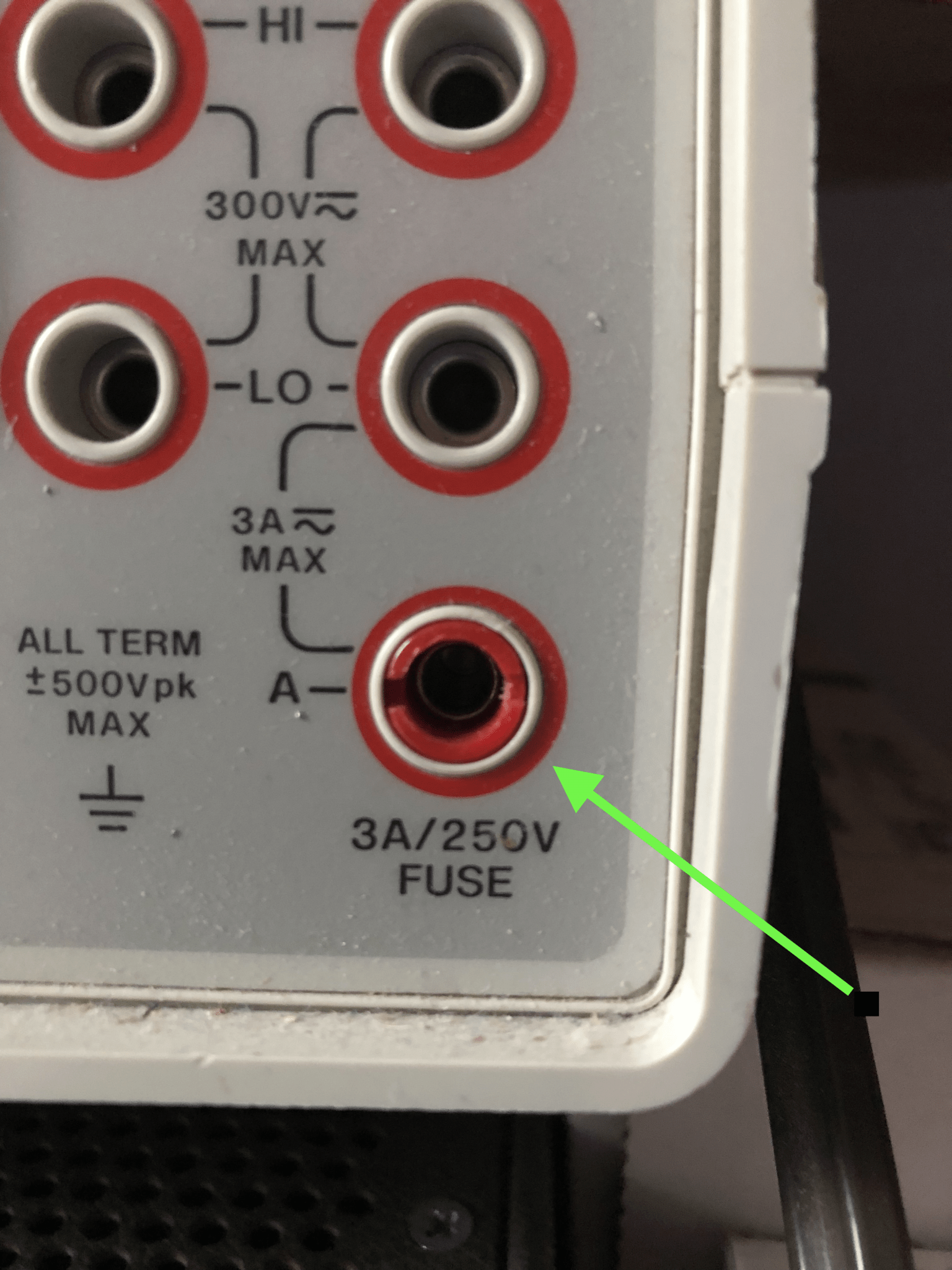 Fuse Holder with bananna terminal.png