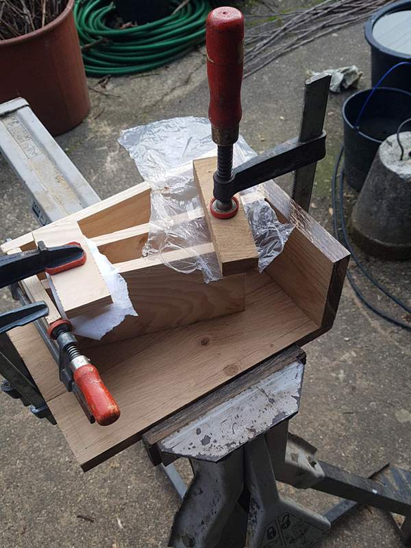 H08_PeerlessGlue1.jpg