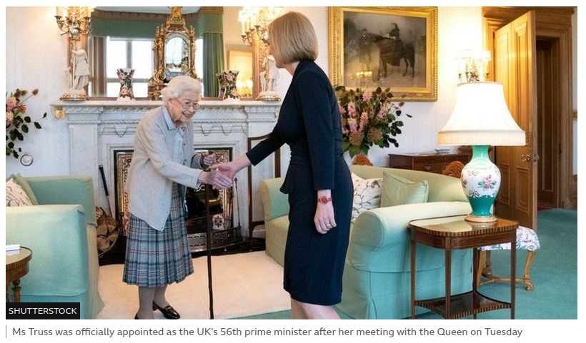 Her Maj meets another PM.jpg