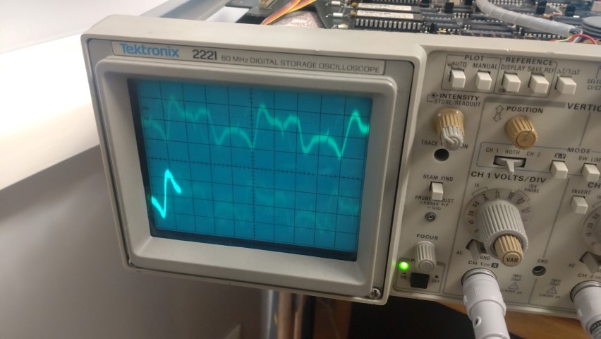 hum_on_scope.JPG