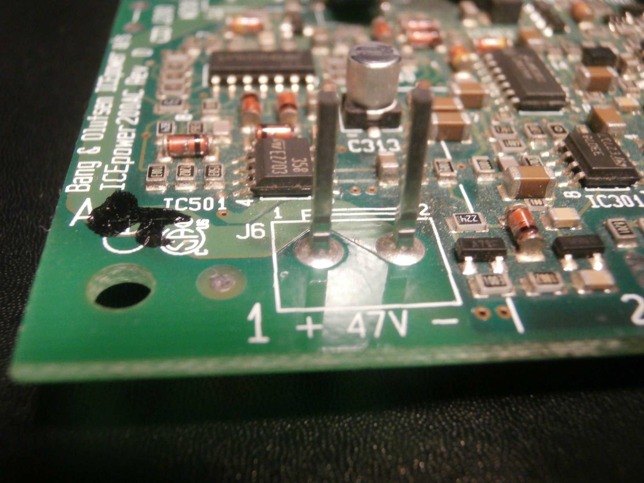 Icepower 200AC dent in pins.JPG