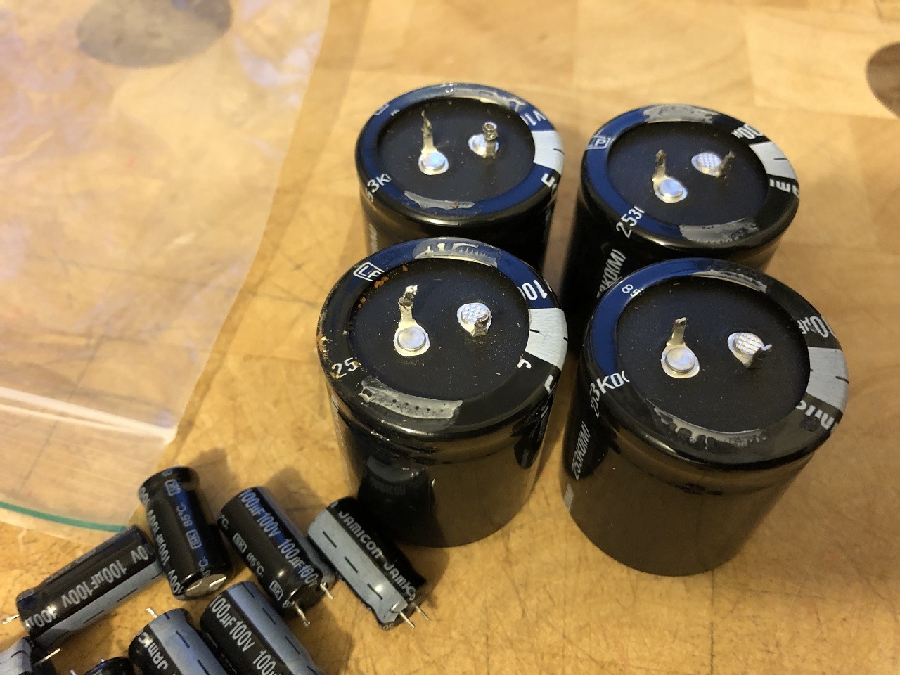Jamicon LP 10000uF - orange electrolyte leaking & rattlers_01.jpg