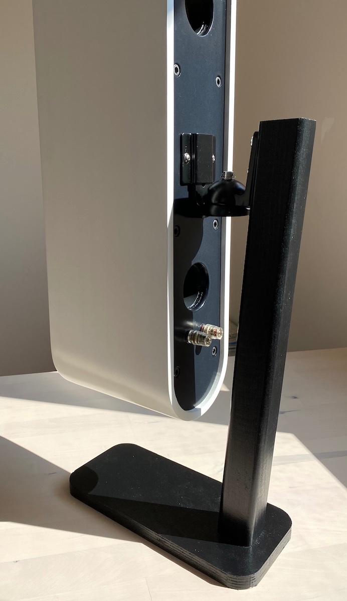 little_big_line_array_with_stand_rear_view.jpg