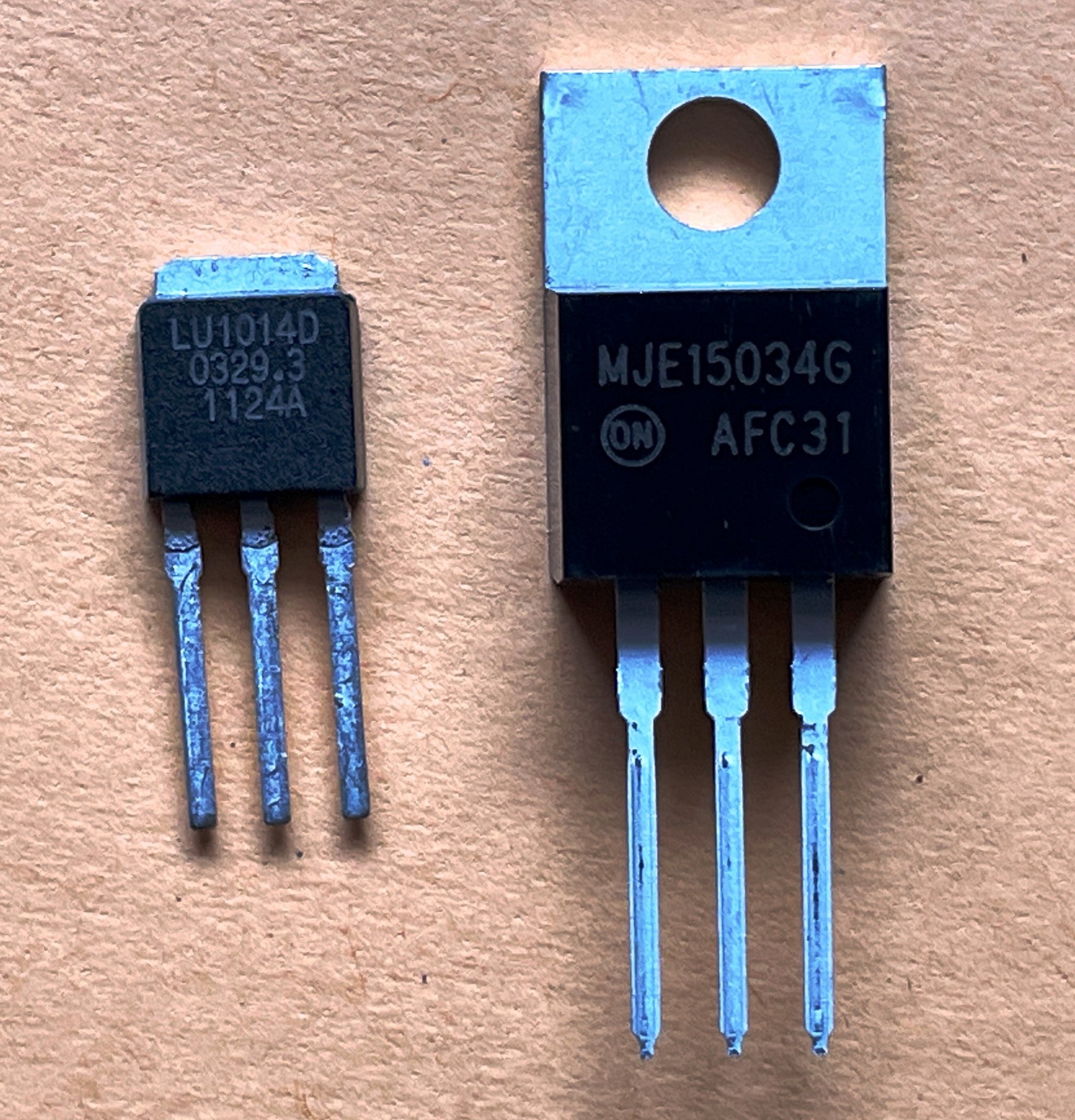 LU1014 vs TO-220.JPG