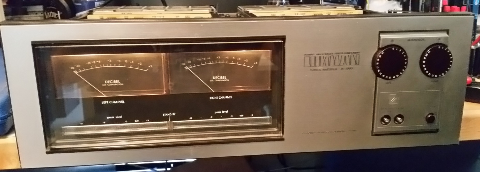 Luxman M-4000 Front.jpg