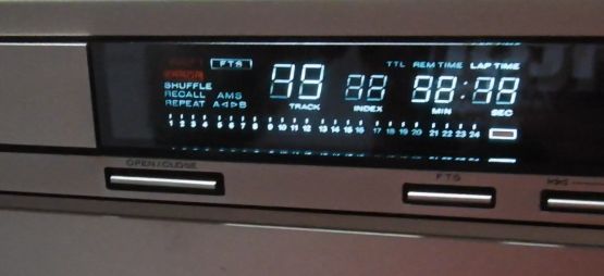 Marantz CD-95 fully lit display-s.jpg