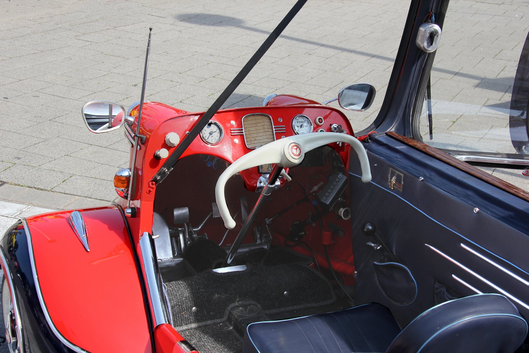 Messerschmitt_KR_200,_Bj._1955_(2015-07-04_D)_Cockpit.jpg